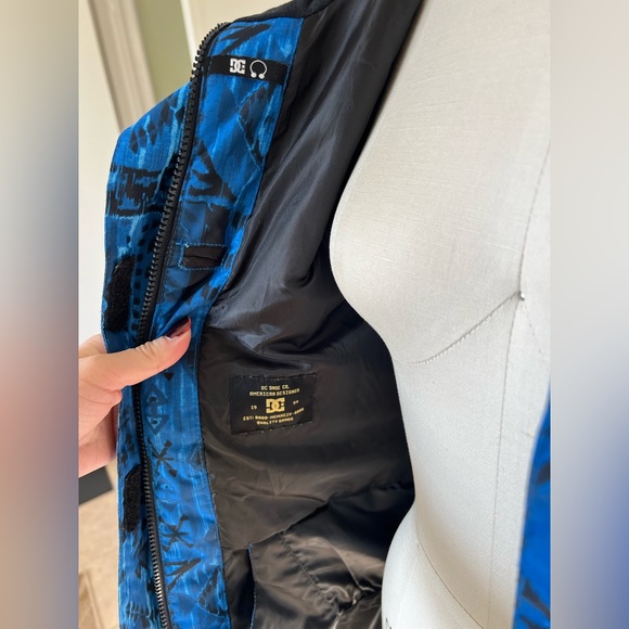 DC Snowboard Jacket - Picture 5 of 8